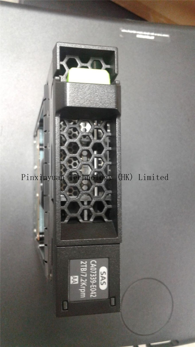 후지쯔 SAS Festplatte 2TB 7,2k SAS 6G LFF ETERNUS DX80 90 S2 CA07339-E042